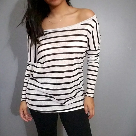 BLACK WHITE OFF SHOUDLERTOP - Picture 4 of 6